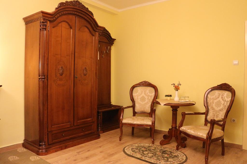 Hotel Astoria Satu Mare Habitación foto