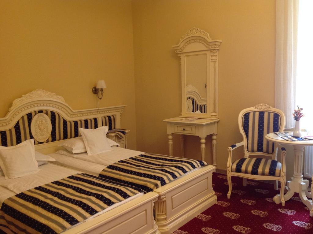 Hotel Astoria Satu Mare Habitación foto